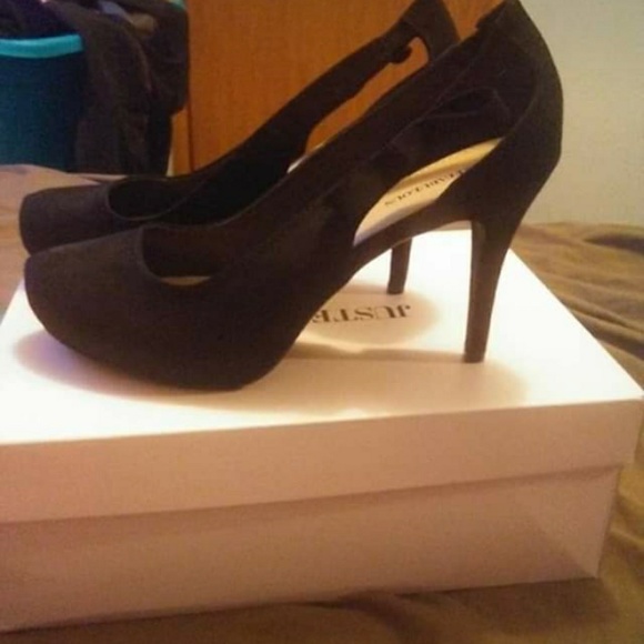 Shoes - Black Pumps